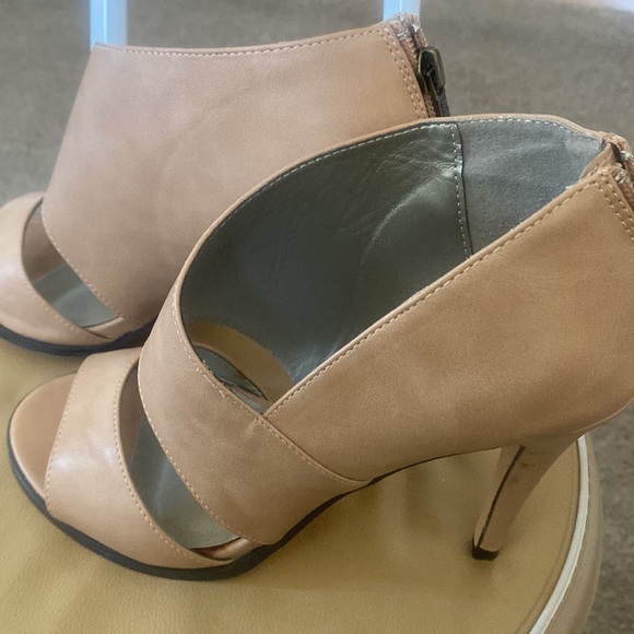 Womens Michael Antonio Sandals (Tan ) - Picture 4 of 11